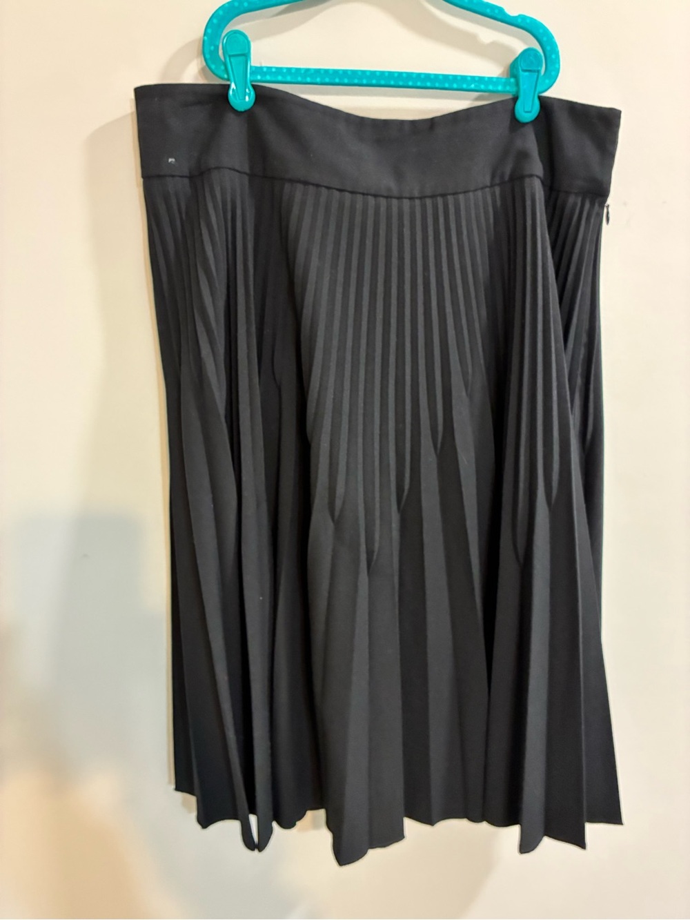 Women's Classic Black Pleated Midi Skirt Size 10